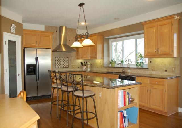9400 W 150th Ter, Overland Park, KS 66221
