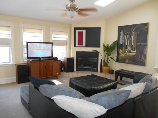 3815 State Line Rd, Kansas City, MO 64111