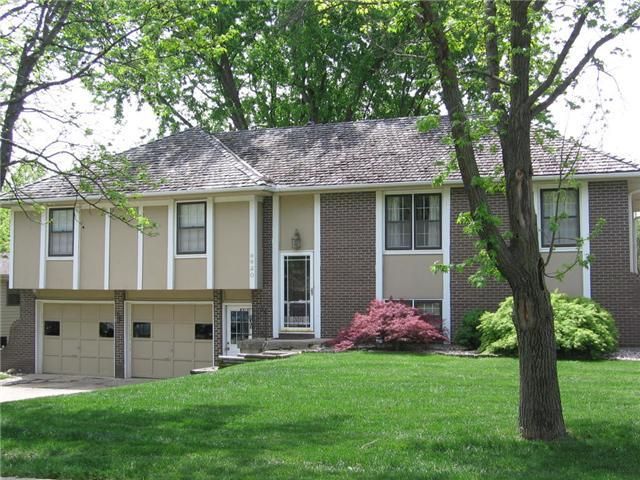 9620 N Campbell Dr, Kansas City, MO 64155