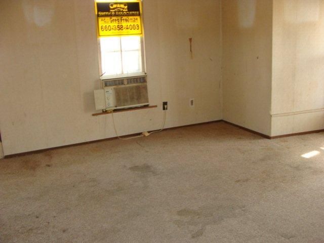 209 E 8th St, Hamilton, MO 64644