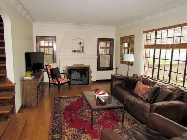 12 E 68 St, Kansas City, MO 64113