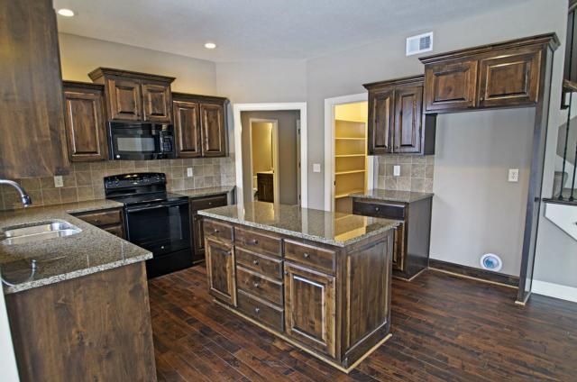 21914 W 96th St, Lenexa, KS 66224