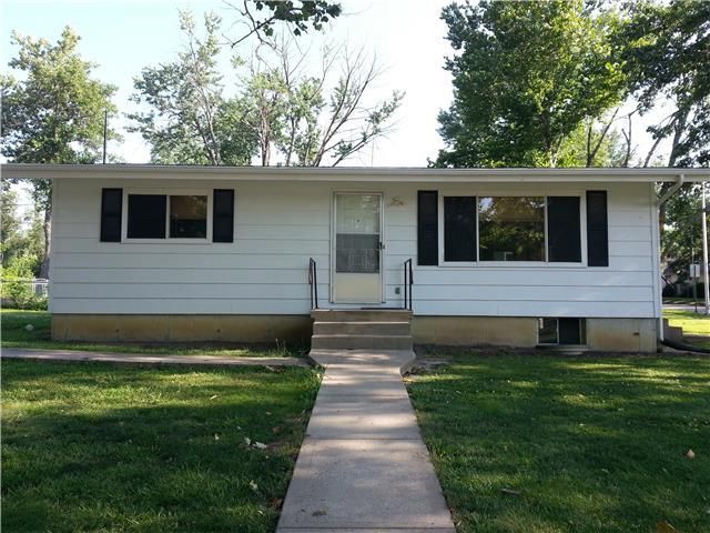 735 N Main St, Ottawa, KS 66067