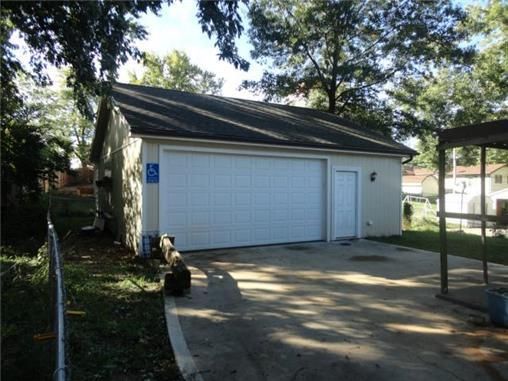 7111 NE 51st St, Kansas City, MO 64119