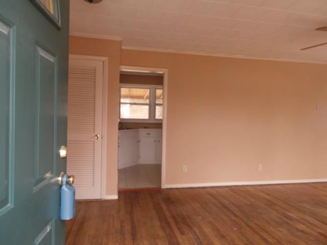 817 NE 46th St, Kansas City, MO 64116