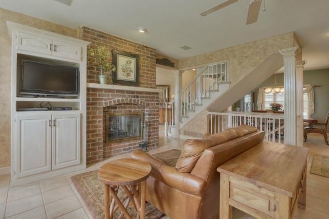 17643 Bond Ave, Overland Park, KS 66062