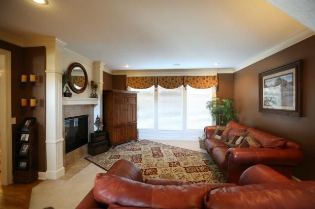16220 Ash St, Overland Park, KS 66085