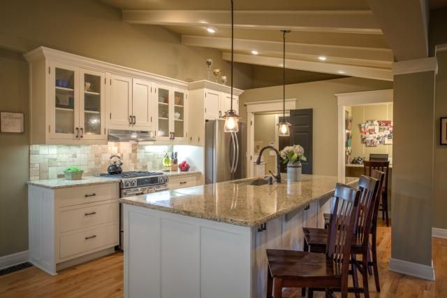 9601 Chadwick Dr, Overland Park, KS 66206