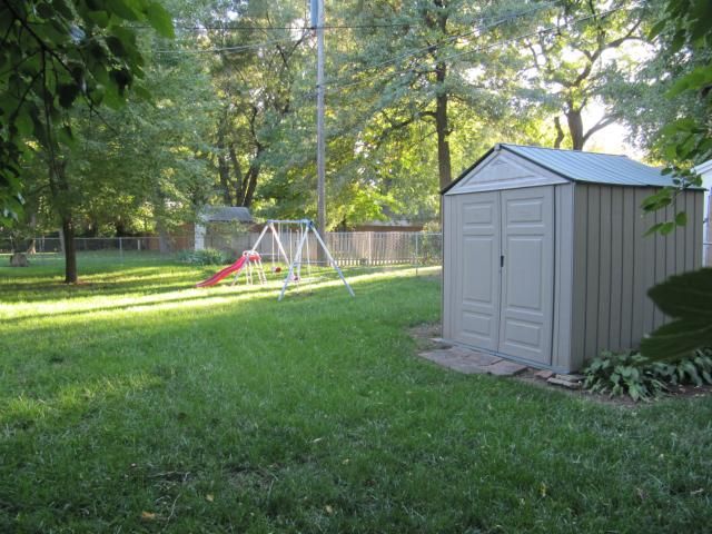 6617 W 73rd St, Overland Park, KS 66204
