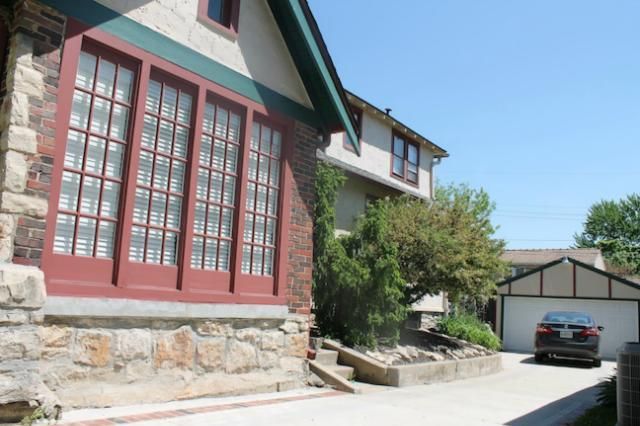 6705 Oak St, Kansas City, MO 64131