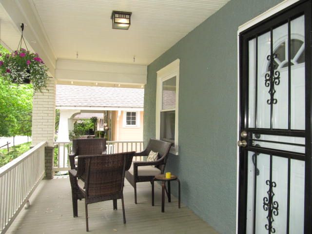 5928 Charlotte St, Kansas City, MO 64110