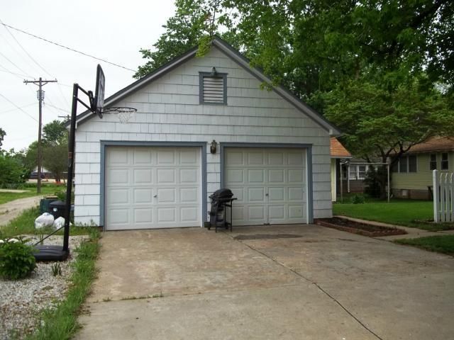 404 W 5th Ave, Garnett, KS 66032