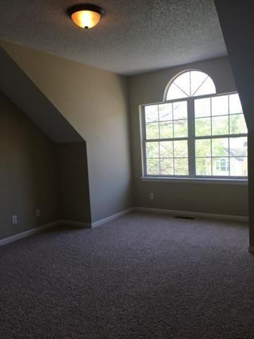 2101 SW British Dr, Lee's Summit, MO 64081