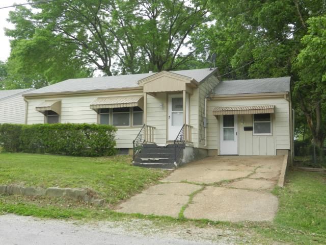 206 Windsor St, Windsor, MO 65360