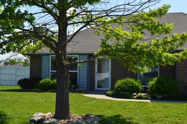 1112 Fox Ridge Dr, Warrensburg, MO 64093