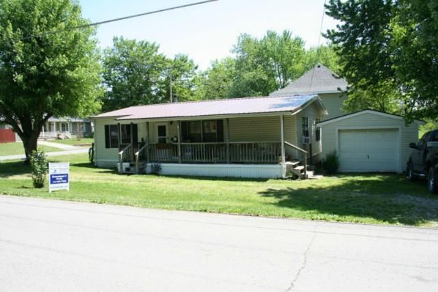 701 Pine St, Sweet Springs, MO 65351