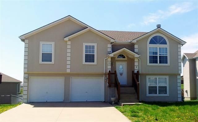 1304 Stoneybrooke Dr, Warrensburg, MO 64093