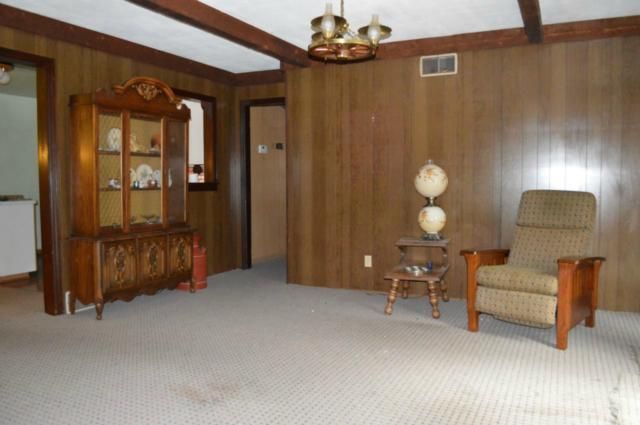 8200 Barkley St, Overland Park, KS 66204