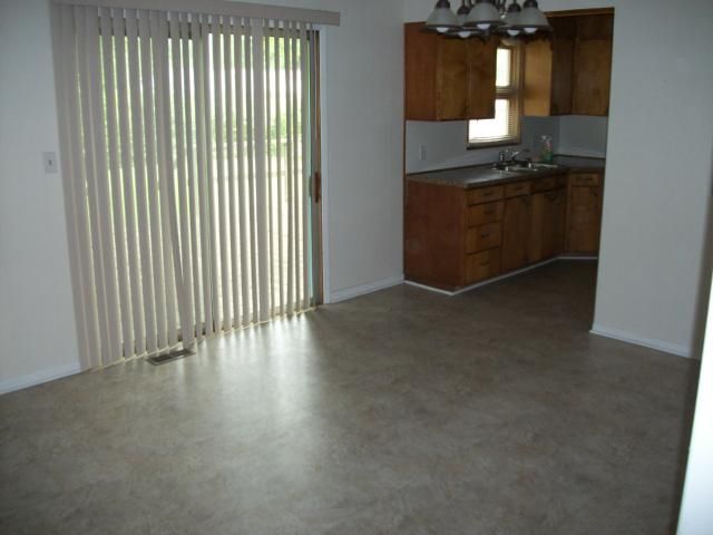 315 E Monroe St, Garnett, KS 66032