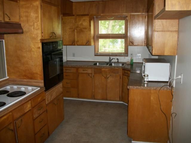 315 E Monroe St, Garnett, KS 66032
