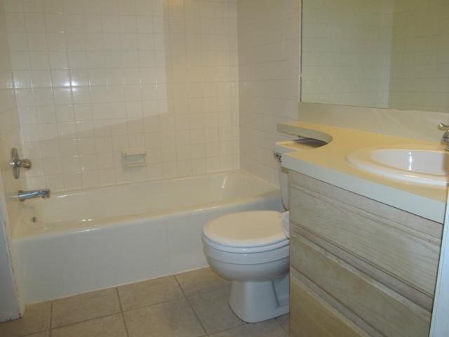 1704 NE Auburn Dr, Lee's Summit, MO 64086
