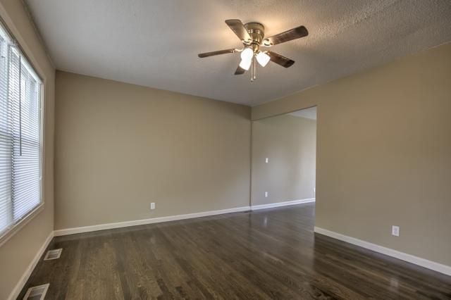 8303 Isabel Ave, Kansas City, KS 66112