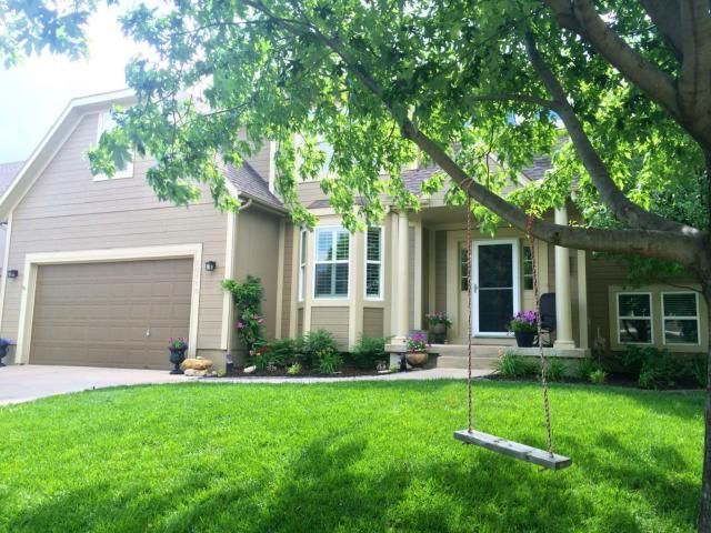 10116 Sunset Dr, Lenexa, KS 66220