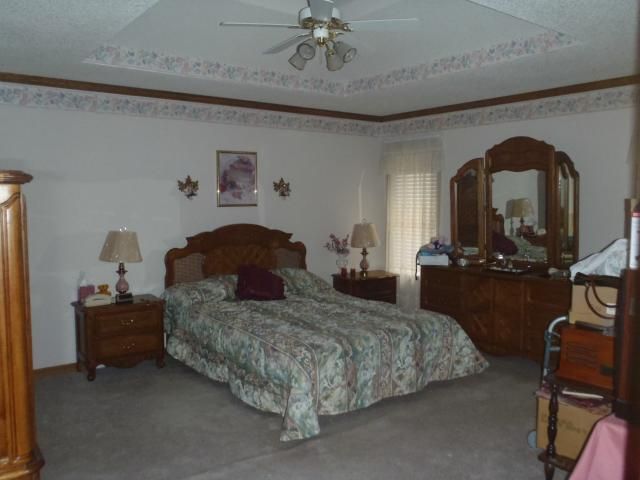 805 NE 75th St, Gladstone, MO 64118