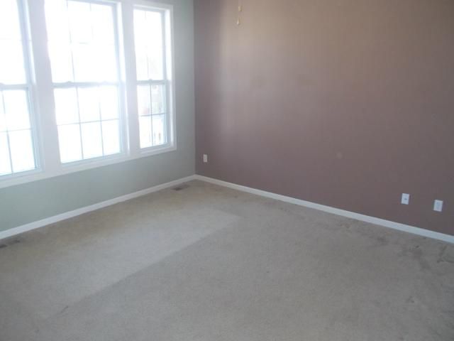 8751 N Chatham Ave, Kansas City, MO 64154