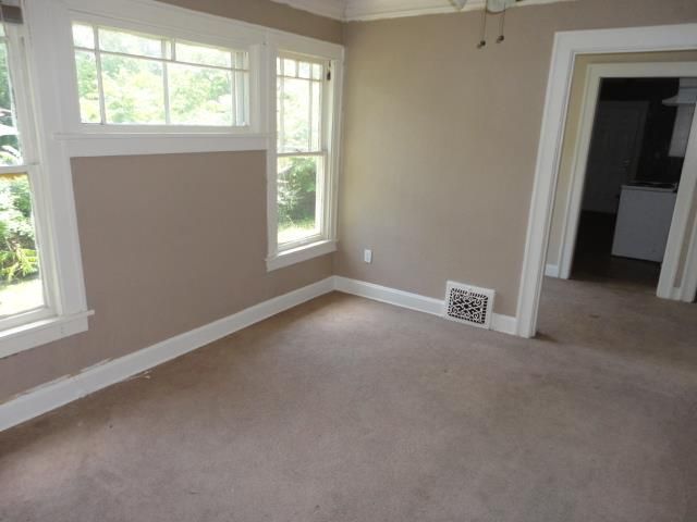 2115 E 70th St, Kansas City, MO 64132
