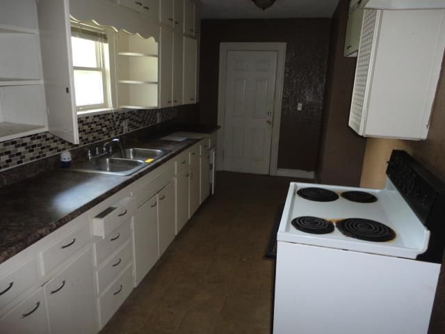 2115 E 70th St, Kansas City, MO 64132