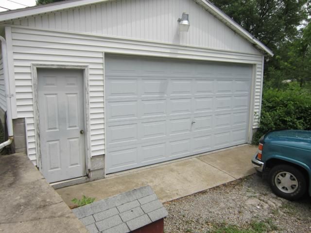 10302 Gill St, Independence, MO 64053