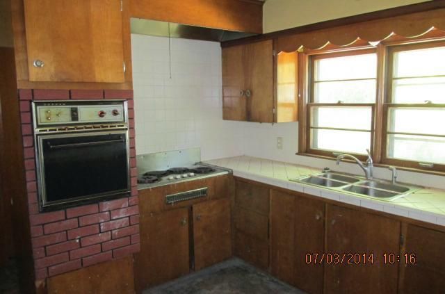 10000 E 31st St, Independence, MO 64052