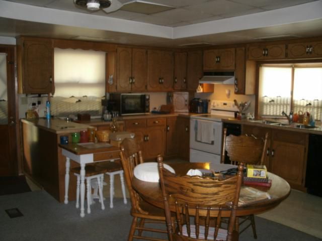 1103 S Willow St, Ottawa, KS 66067