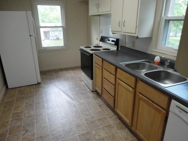 2301 E 79th St, Kansas City, MO 64132