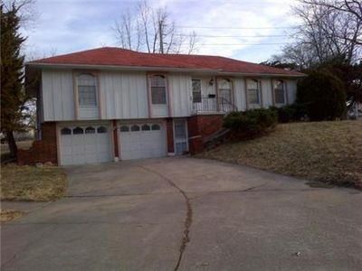 8917 Kentucky Ave, Kansas City, MO 64138