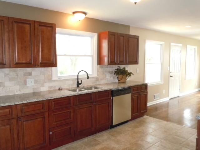 508 E 106 St, Kansas City, MO 64131