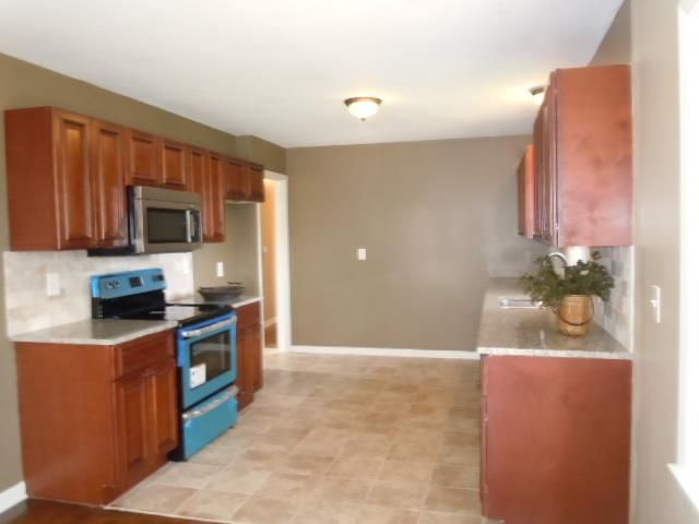 508 E 106 St, Kansas City, MO 64131