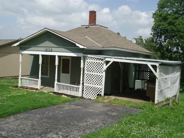 1508 S 7th St, Atchison, KS 66002