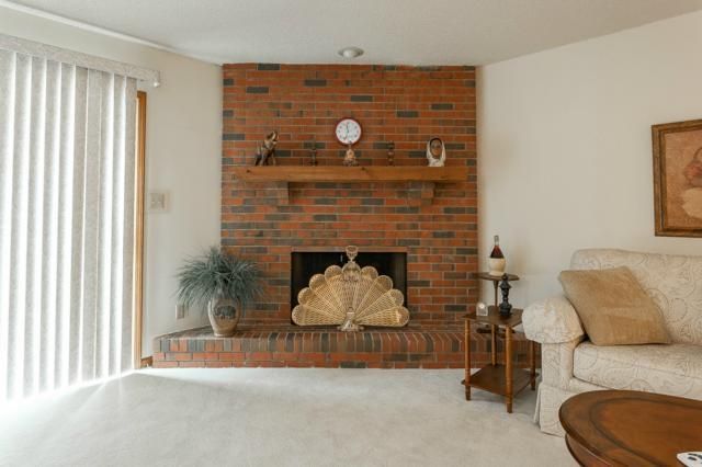 809 W 101st St, Kansas City, MO 64114