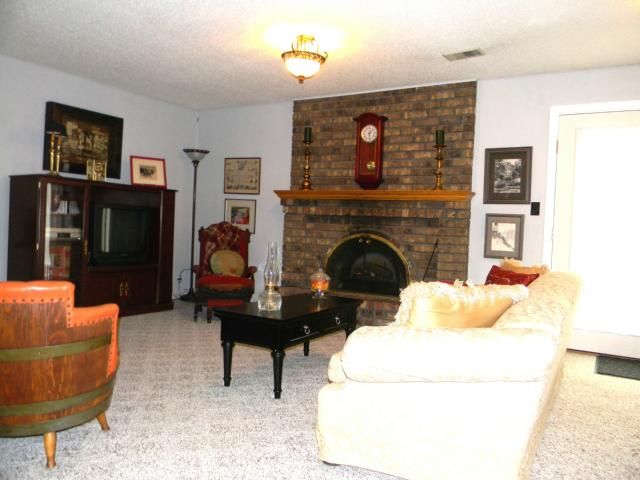8905 N Walnut St, Kansas City, MO 64155