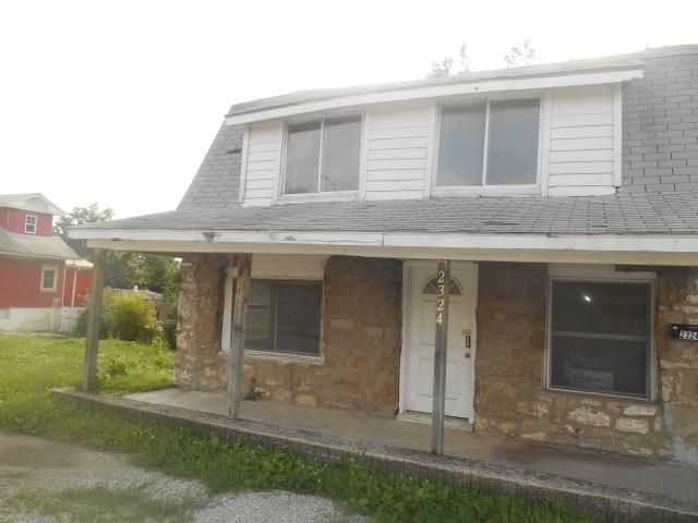 2324 S Sterling Ave, Independence, MO 64052