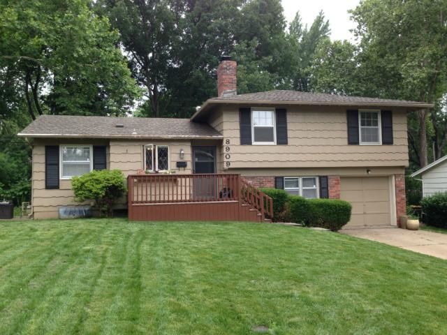 8909 W 71st St, Overland Park, KS 66204