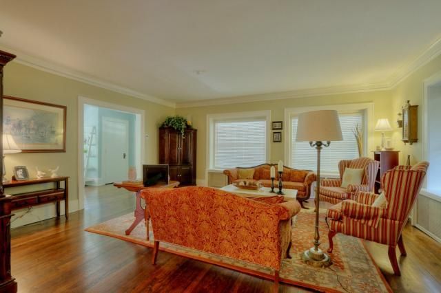 613 W 58th St, Kansas City, MO 64113