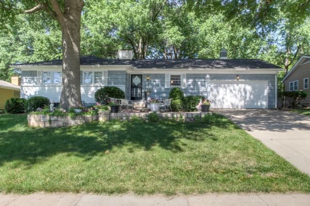 10110 Tracy Ave, Kansas City, MO 64131