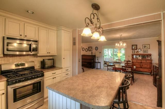 10110 Tracy Ave, Kansas City, MO 64131
