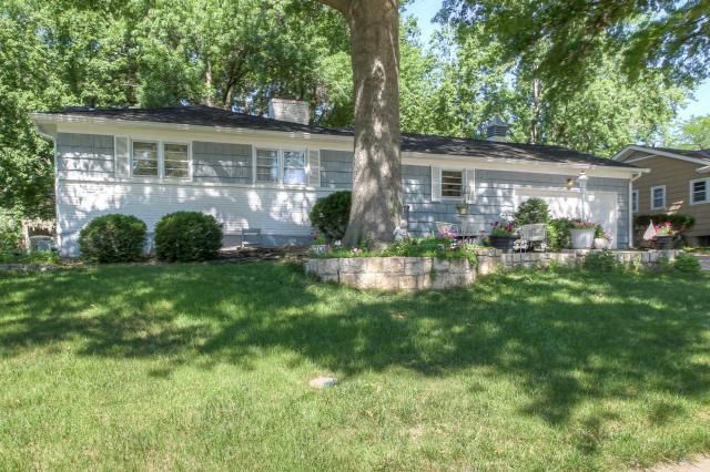 10110 Tracy Ave, Kansas City, MO 64131