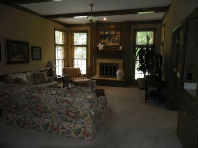 10801 W 123rd St, Overland Park, KS 66213