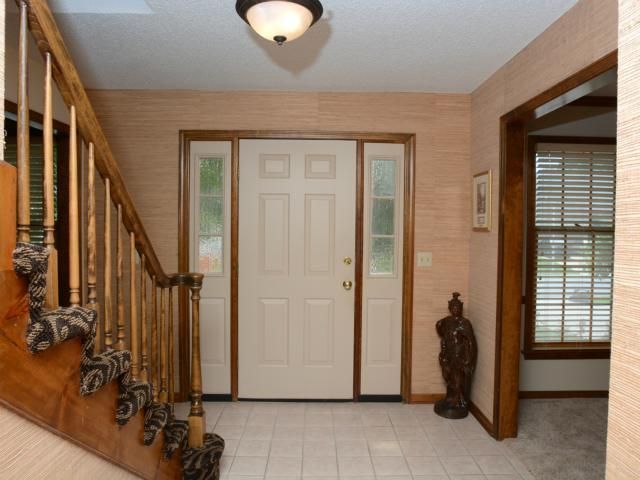 8804 W 115th Ter, Overland Park, KS 66210