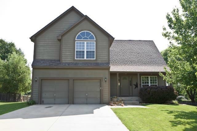15419 Maple St, Overland Park, KS 66223